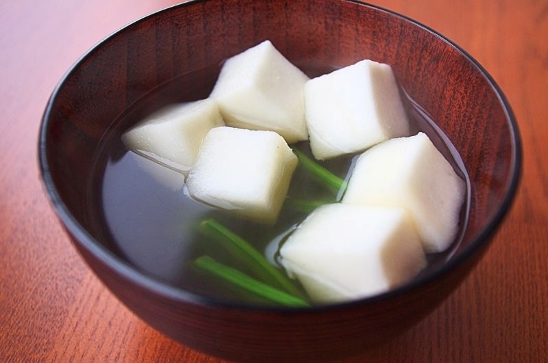 はんぺんとさやえんどうの吸い物