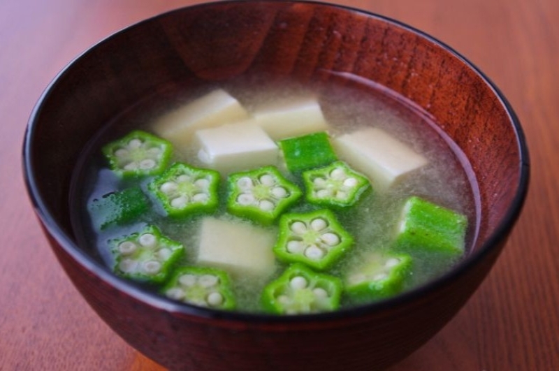 オクラと豆腐のみそ汁