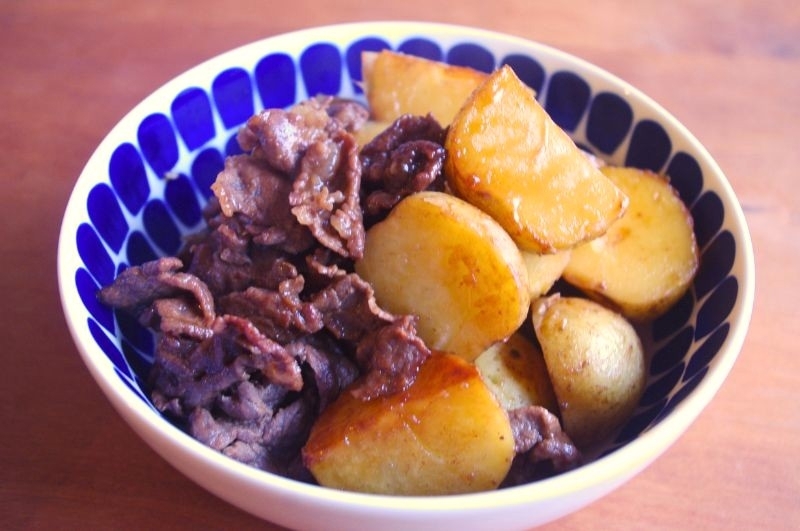 新じゃがと牛肉の煮物