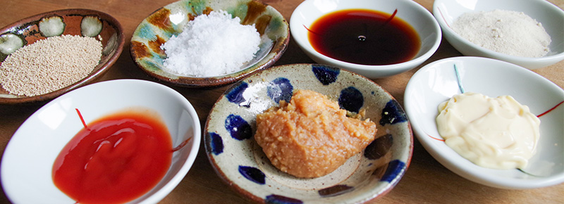 日本の家庭でよく使う料理の調味料です。